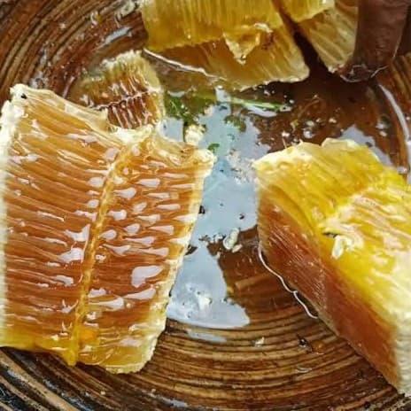 প্রাকৃতিক চাকের মধু